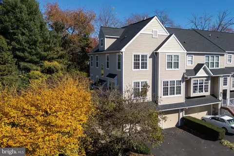 432 Lake George Cir, West Chester, PA 19382