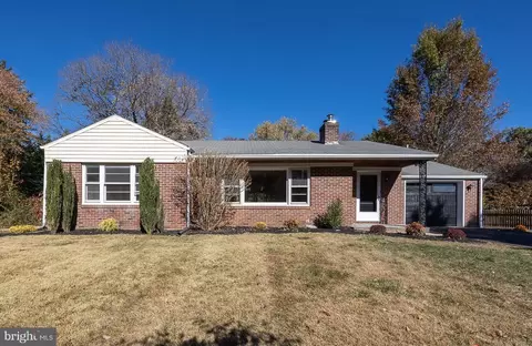 9 Manor Dr, West Chester, PA 19380