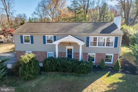 321 Horseshoe Ln, Downingtown, PA 19335