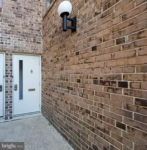 1305 Raintree Ln, Malvern, PA 19355