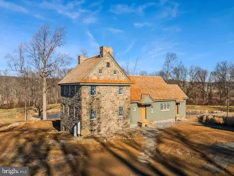 87 Brownstone Ln, Elverson, PA 19520