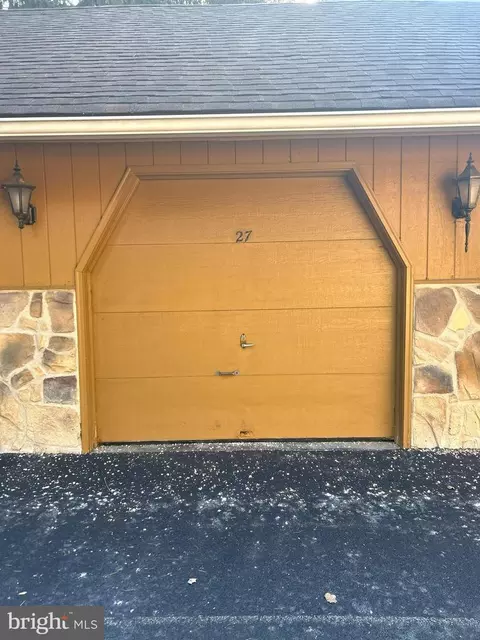 27 Valley Stream Ln, Wayne, PA 19087