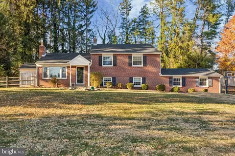 151 Anthony Wayne Dr, Wayne, PA 19087