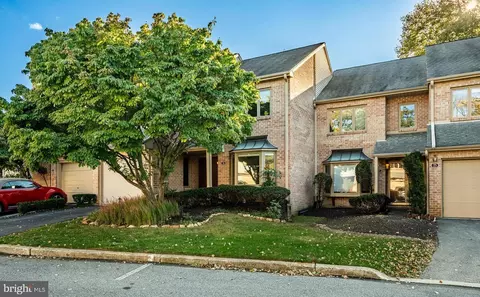 76 Militia Hill Dr, Chesterbrook, PA 19087