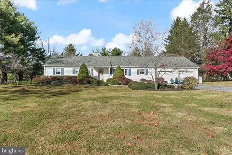 1 Pickwick Ln, Malvern, PA 19355