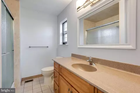 Bath - 60 Iroquois Ct, Chesterbrook, PA 19087 photo 2 of 3