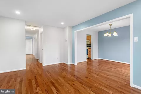 Living - 60 Iroquois Ct, Chesterbrook, PA 19087 photo 3 of 8