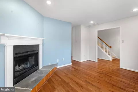Living - 60 Iroquois Ct, Chesterbrook, PA 19087 photo 2 of 8