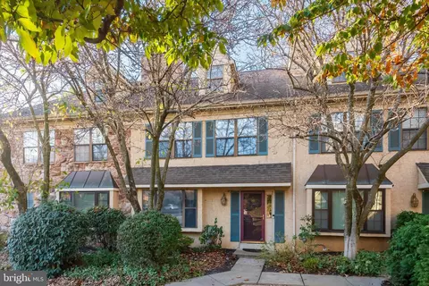 60 Iroquois Ct, Chesterbrook, PA 19087