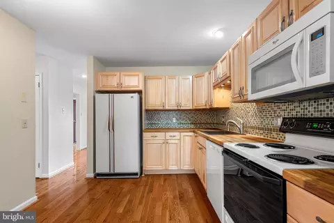 Kitchen - 60 Iroquois Ct, Chesterbrook, PA 19087 photo 2 of 3
