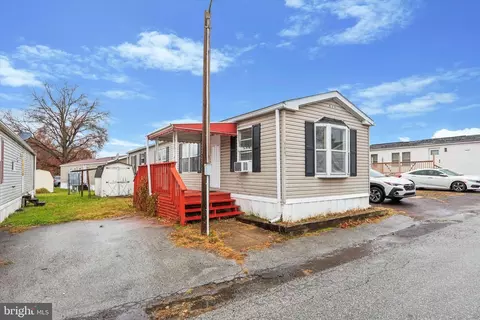 881 Buttonwood Ave, Spring City, PA 19475
