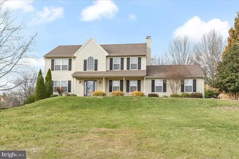 24 W Hunter Creek Ln, West Grove, PA 19390