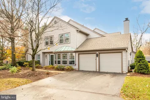 45 Manchester Ct, Berwyn, PA 19312