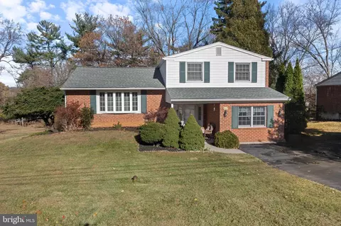 9 Doe Ln, Malvern, PA 19355