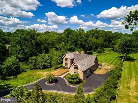 617 Sugartown Rd, Malvern, PA 19355
