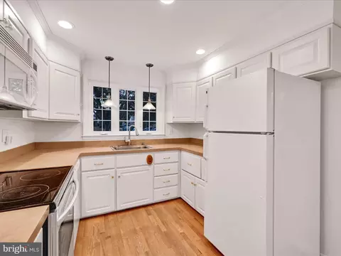 Kitchen - 601 Old Eagle School Rd, Wayne, PA 19087 photo 4 of 4