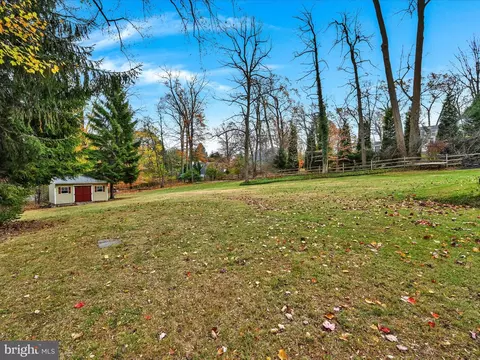 Exterior - 601 Old Eagle School Rd, Wayne, PA 19087 photo 3 of 4
