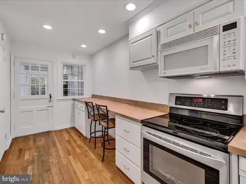 Kitchen - 601 Old Eagle School Rd, Wayne, PA 19087 photo 3 of 4