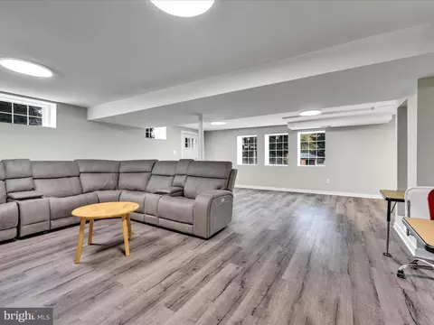 Living - 601 Old Eagle School Rd, Wayne, PA 19087 photo 4 of 4