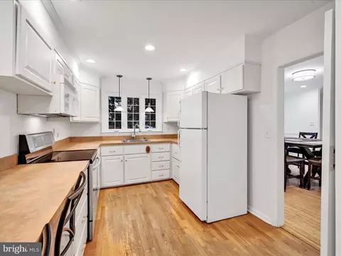 Kitchen - 601 Old Eagle School Rd, Wayne, PA 19087 photo 1 of 4