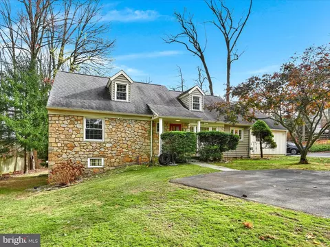 Exterior - 601 Old Eagle School Rd, Wayne, PA 19087 photo 2 of 4