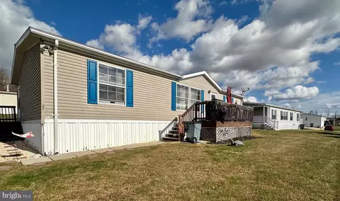 37 Flintlock Ct, Honey Brook, PA 19344