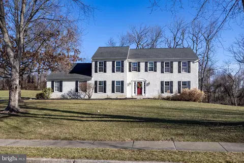 803 Robert Dean Dr, Downingtown, PA 19335
