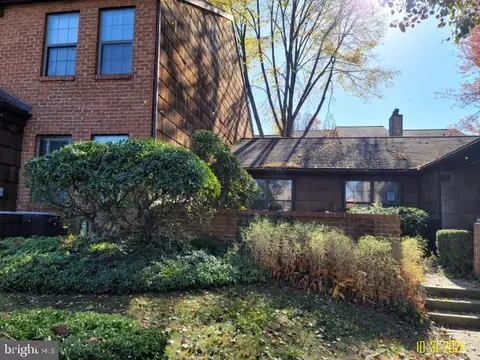 22 Hopkinson Ct #160, Chesterbrook, PA 19087