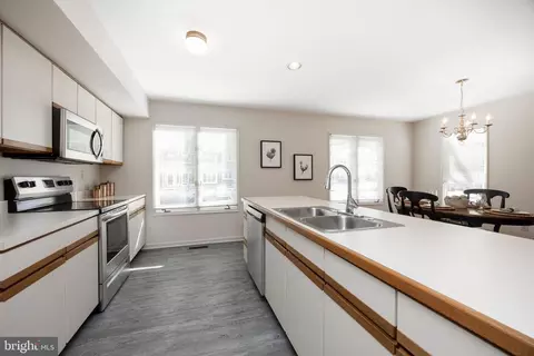 Kitchen - 281 Fox Run, Exton, PA 19341 photo 2 of 2