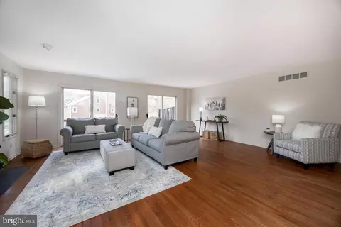 Living - 281 Fox Run, Exton, PA 19341 photo 3 of 7