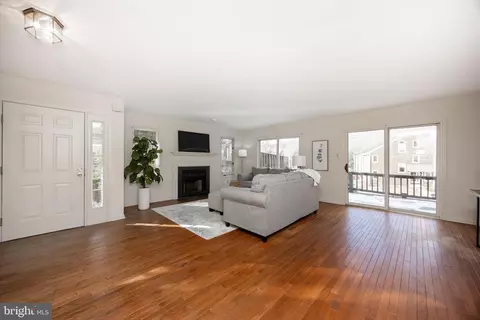 Living - 281 Fox Run, Exton, PA 19341 photo 4 of 7