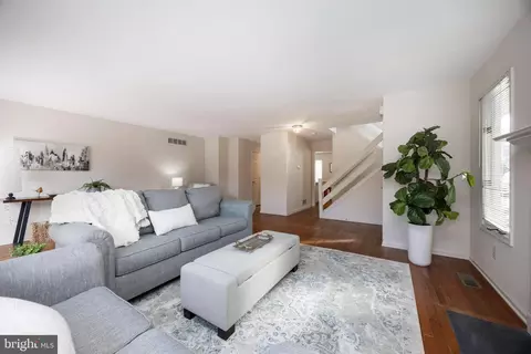 Living - 281 Fox Run, Exton, PA 19341 photo 2 of 7