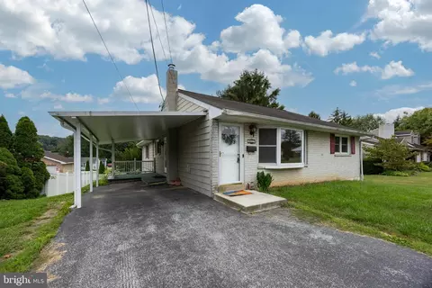 704 5th Ave, Parkesburg, PA 19365