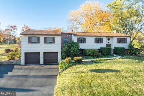 40 Glenview Dr, Glenmoore, PA 19343