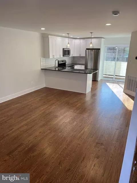 357 New Market Ct, Wayne, PA 19087 photo 2