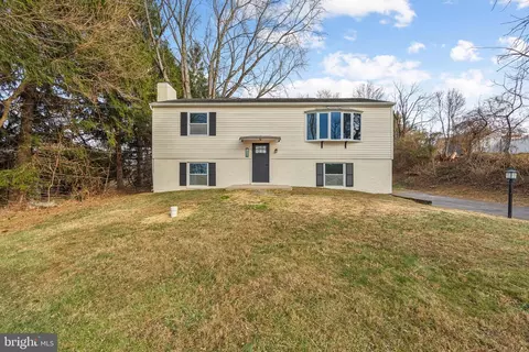 128 Highland Dr, Coatesville, PA 19320