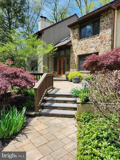 1061 Squire Cheyney Dr, West Chester, PA 19382