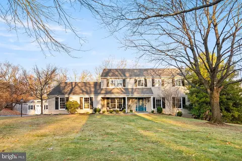 23 Collegeview Dr, Malvern, PA 19355