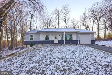 102 Hardy Ln, Coatesville, PA 19320