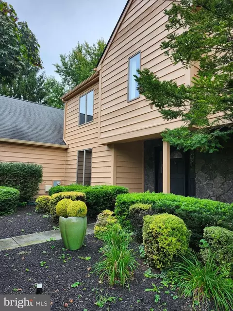 1104 Graychal Ln, Kennett Square, PA 19348