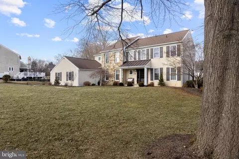 1036 Armstrong Ct, Chesterbrook, PA 19087 photo 2