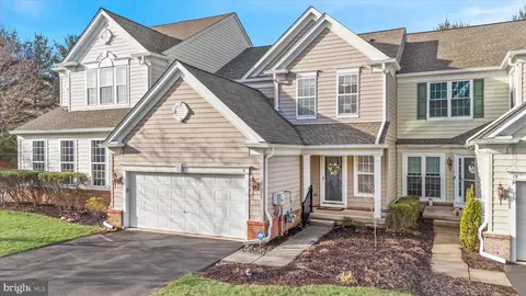 13 Hideout Ct, West Chester, PA 19382