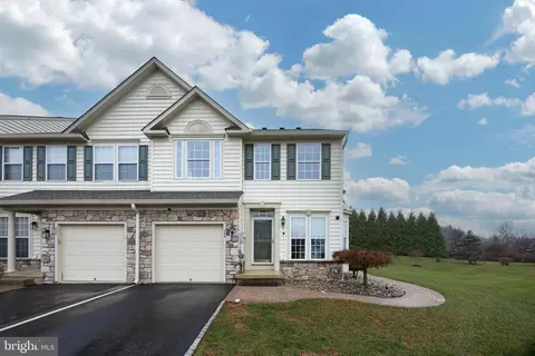 238 S Savanna Dr, Pottstown, PA 19465