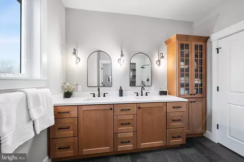 Bath - 218 Hendricks Ave, Exton, PA 19341 photo 1 of 5