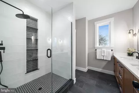 Bath - 218 Hendricks Ave, Exton, PA 19341 photo 2 of 5