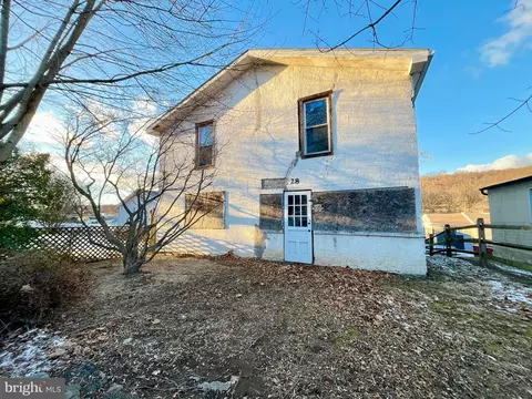 28 Spruce St, Coatesville, PA 19320
