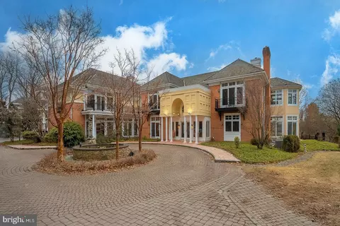 52 Mountain Laurel Ln, Malvern, PA 19355