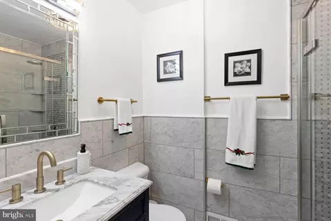 Bath - 43 Rampart Dr, Chesterbrook, PA 19087 photo 3 of 3
