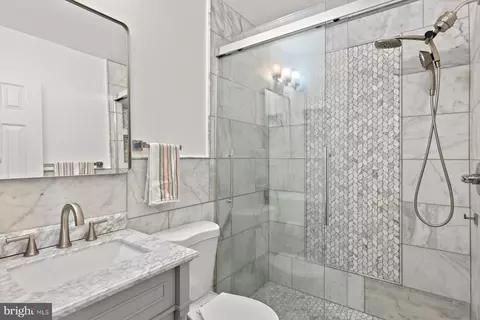 Bath - 43 Rampart Dr, Chesterbrook, PA 19087 photo 2 of 3