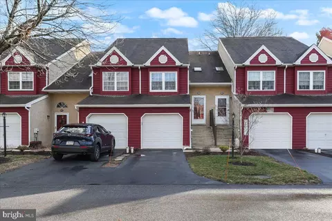 206 Fairfield Ct, West Chester, PA 19382